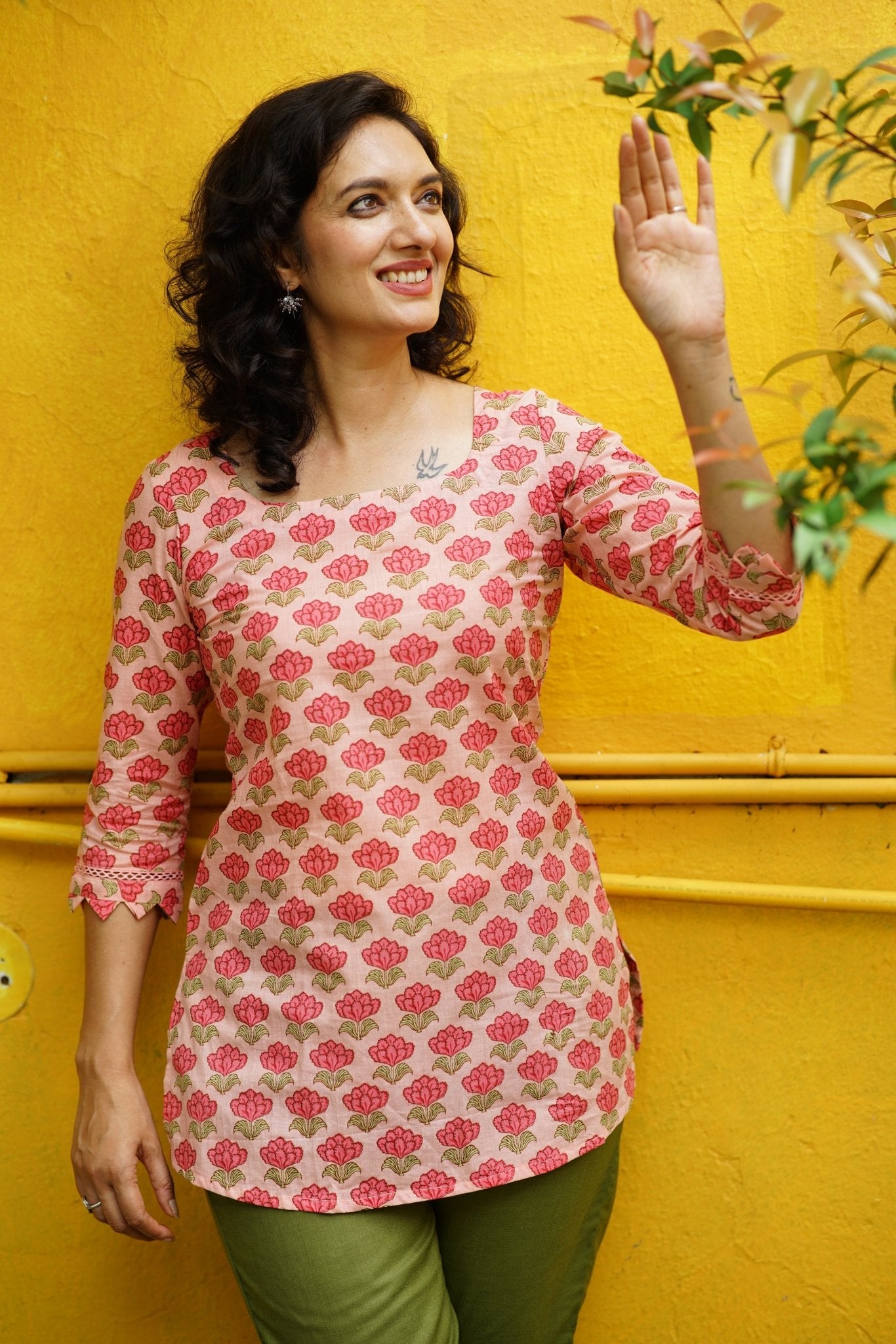 WHAT TO LOOK FOR IN YOUR SHORT TOPS: TIPS FROM A COTTON DESIGNER - Cotton Village India